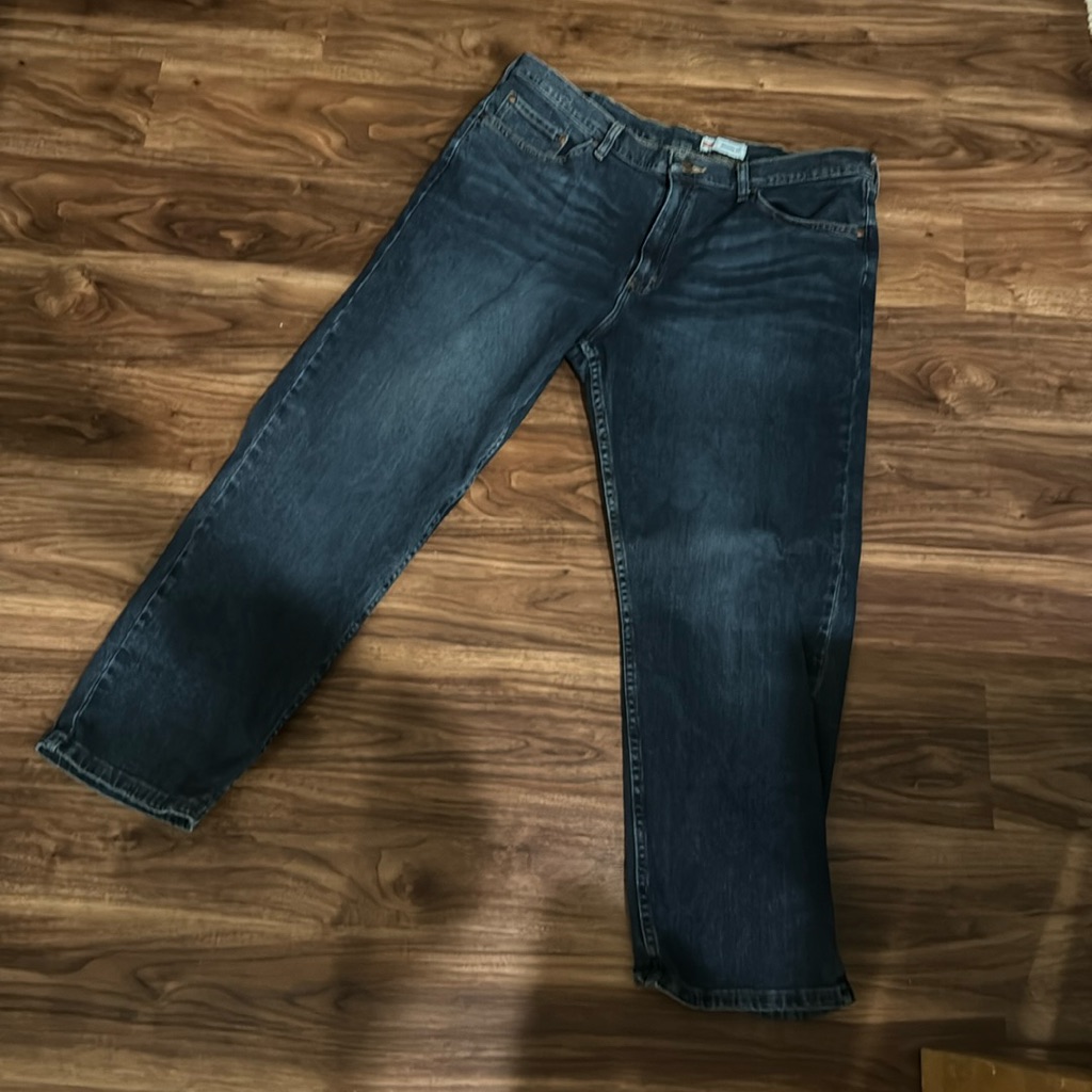 Wrangler Relaxed Fit Jean In Dark Denim Size 36x29